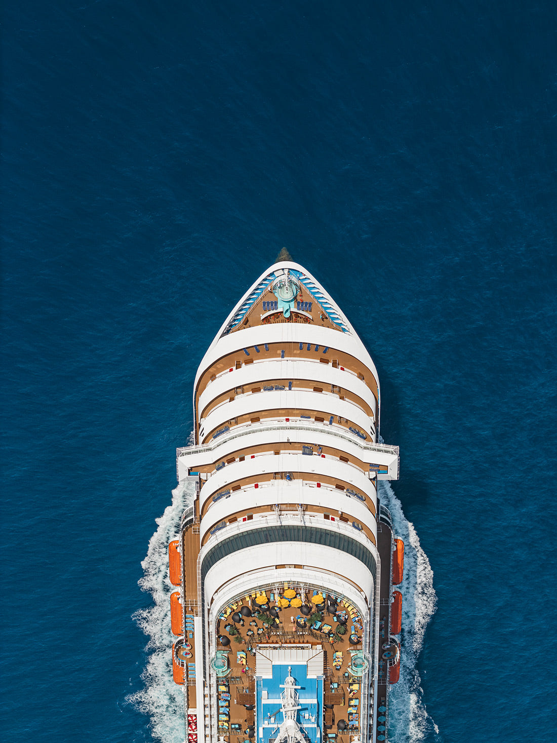 AV Cruiseship 002